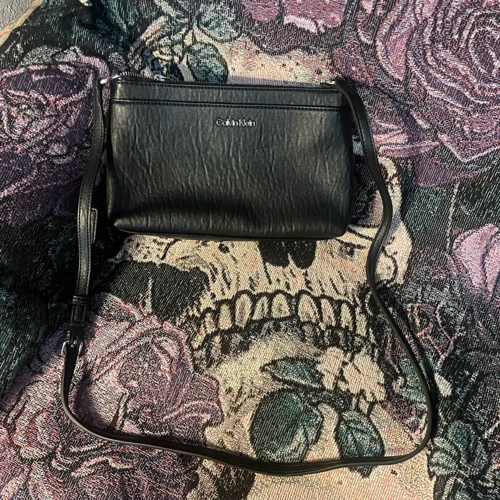 Calvin Klein Black Textured Crossbody Bag